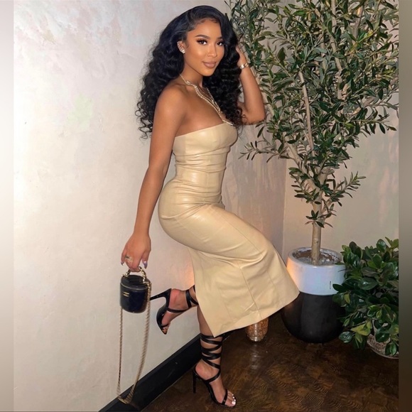 ZARA BLOGGERS FAV FAUX LEATHER DRESS - Picture 2 of 9